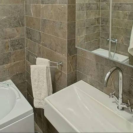 Cosy Ultracentral Апартаменти *
